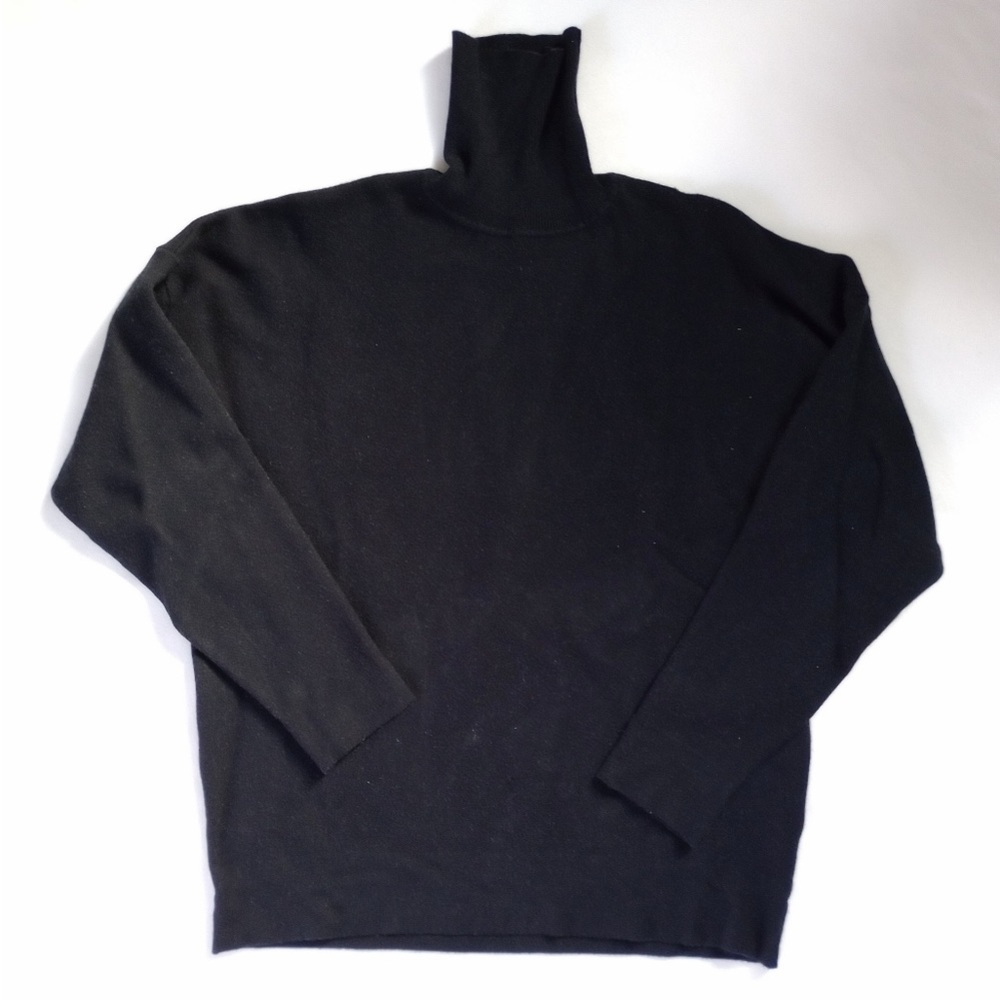 Zara Men's Sleek Black Turtleneck Sweater